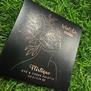Eye & Cheek Palette - Elegant Black